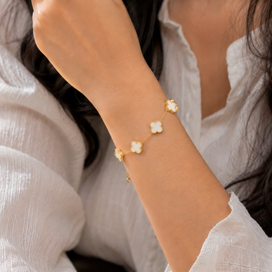 Lunére white Clover Bracelet