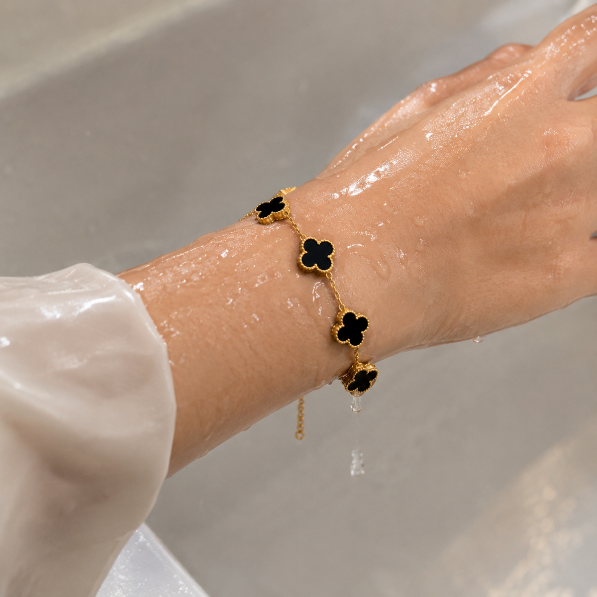 Lunére Black Clover Bracelet